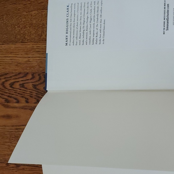 Autographed Mary Higgens Clark Book Death Wears A Beauty Mask - Picture 6 of 7